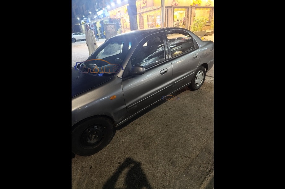 Lanos Chevrolet فضي