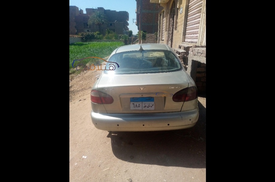 Lanos Daewoo ذهبي