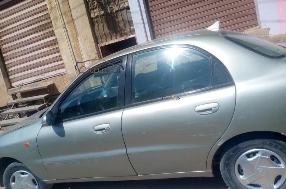 Lanos Daewoo ذهبي
