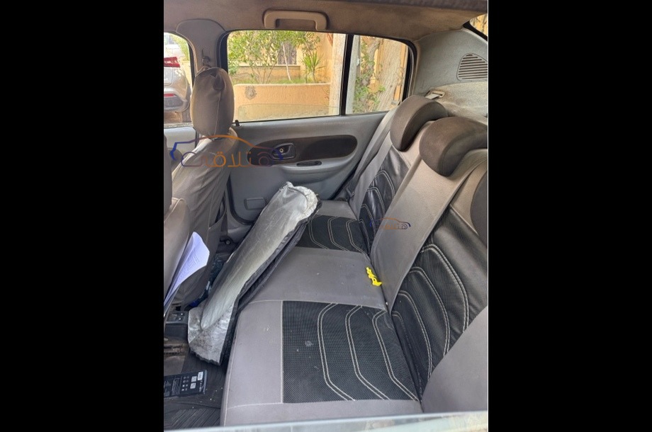 Clio Renault أسود