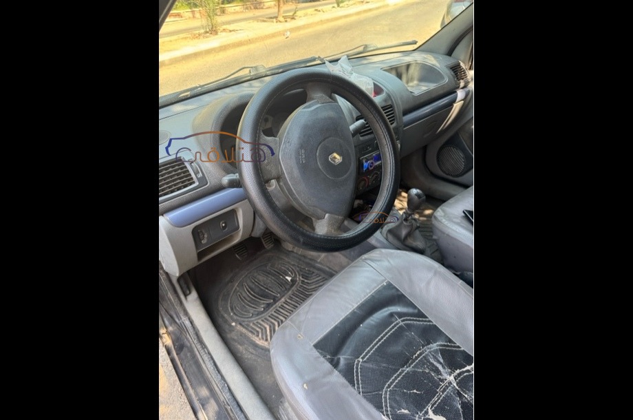 Clio Renault أسود