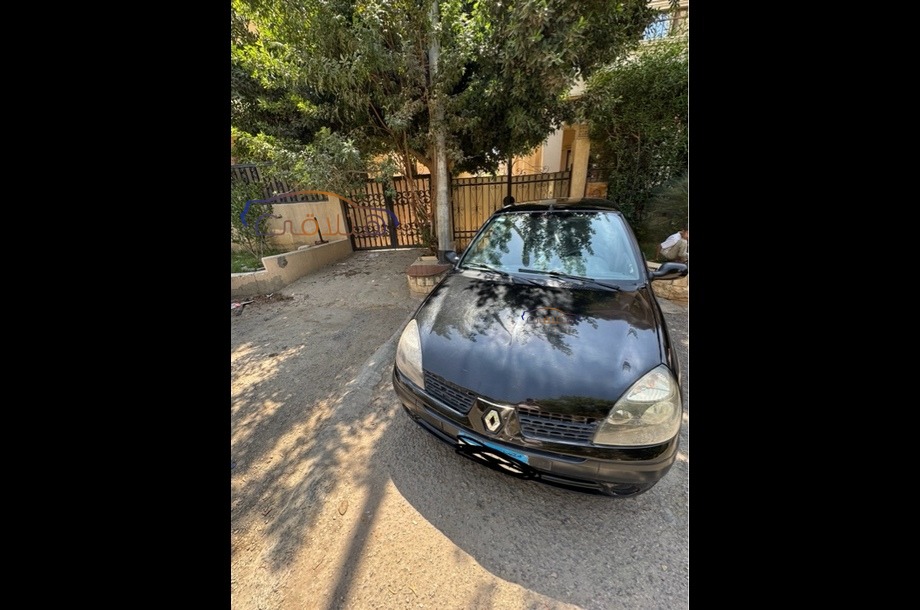 Clio Renault أسود
