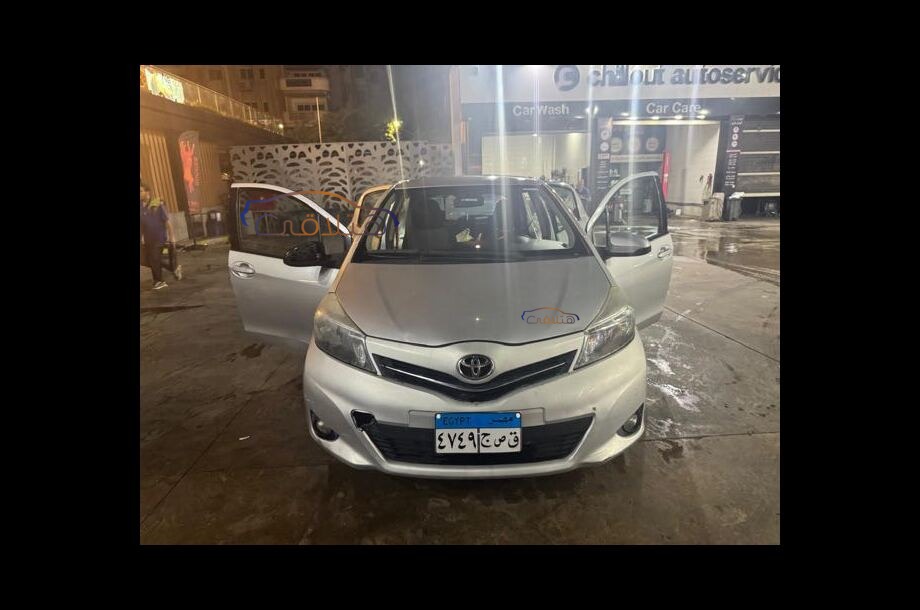 Yaris Toyota Silver
