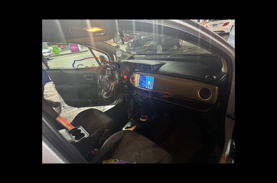 Yaris Toyota Silver