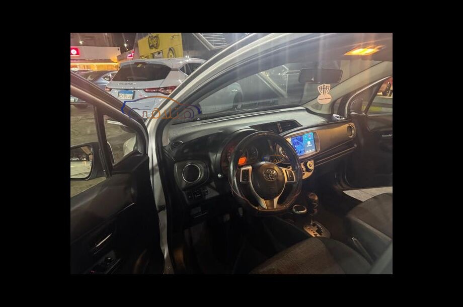Yaris Toyota Silver