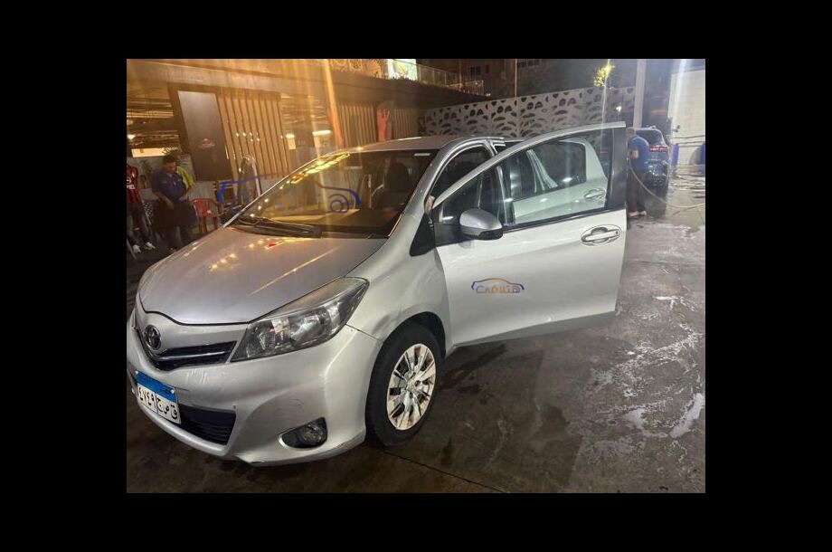 Yaris Toyota Silver