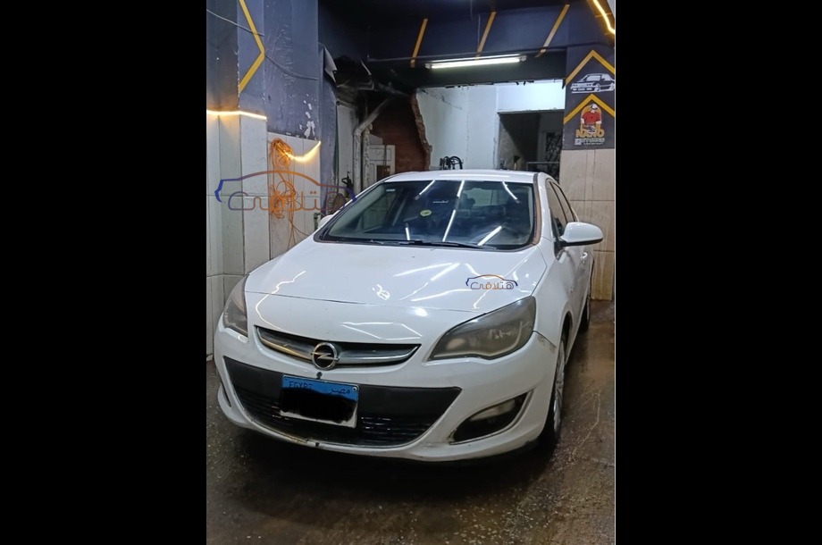 Astra Opel أبيض