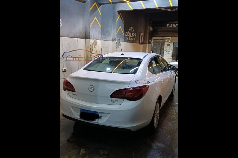 Astra Opel أبيض