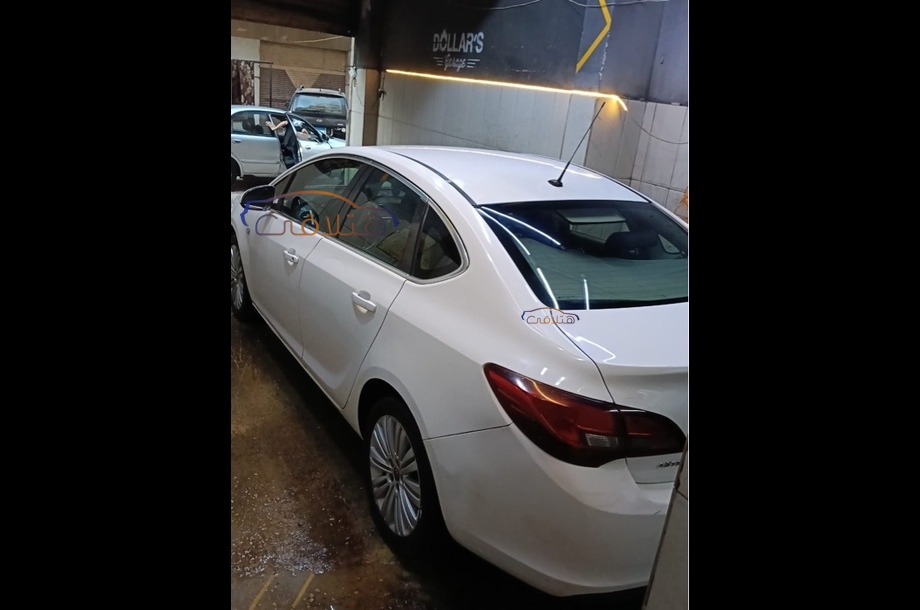 Astra Opel أبيض
