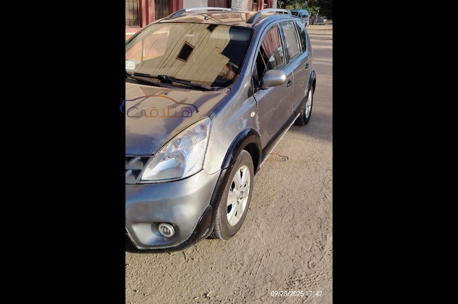 Livina Nissan Dark grey