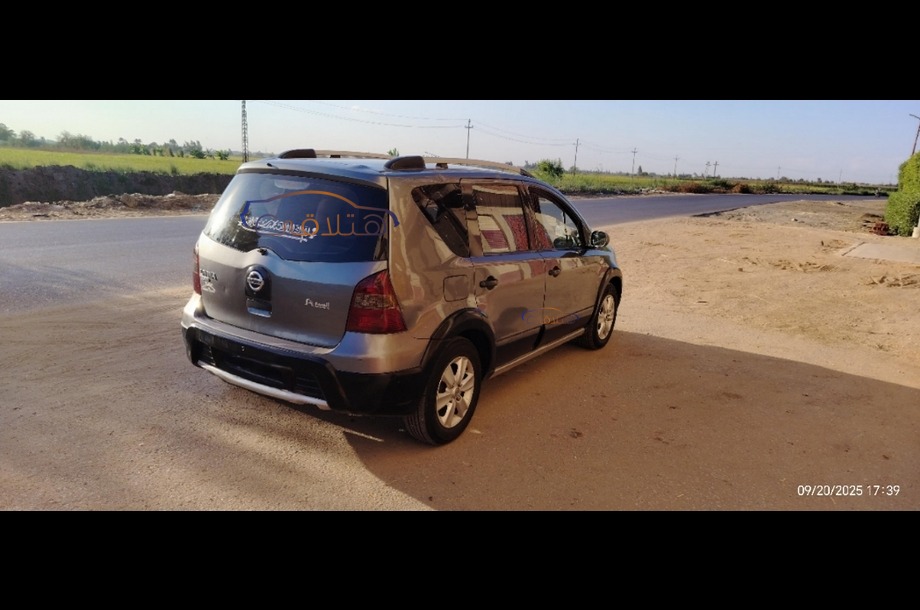 Livina Nissan Dark grey