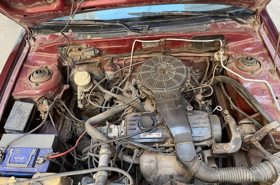 Lancer Mitsubishi احمر غامق