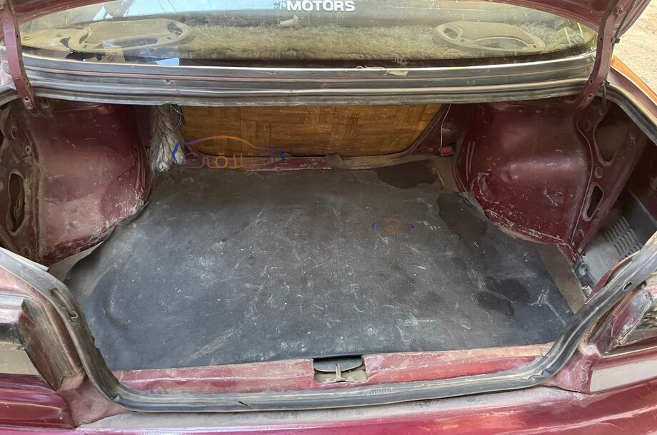 Lancer Mitsubishi احمر غامق