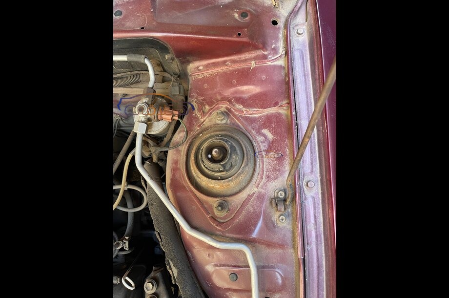 Lancer Mitsubishi احمر غامق