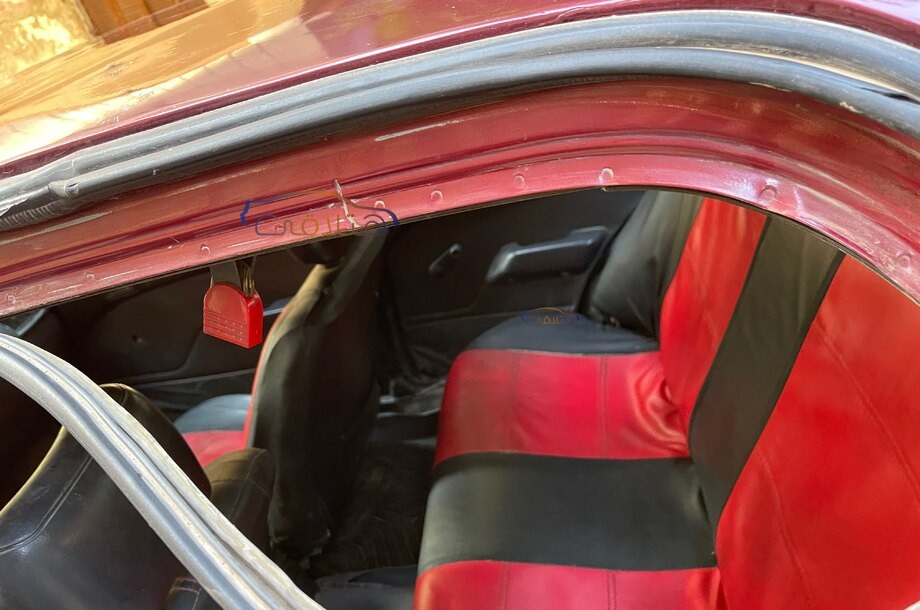 Lancer Mitsubishi احمر غامق