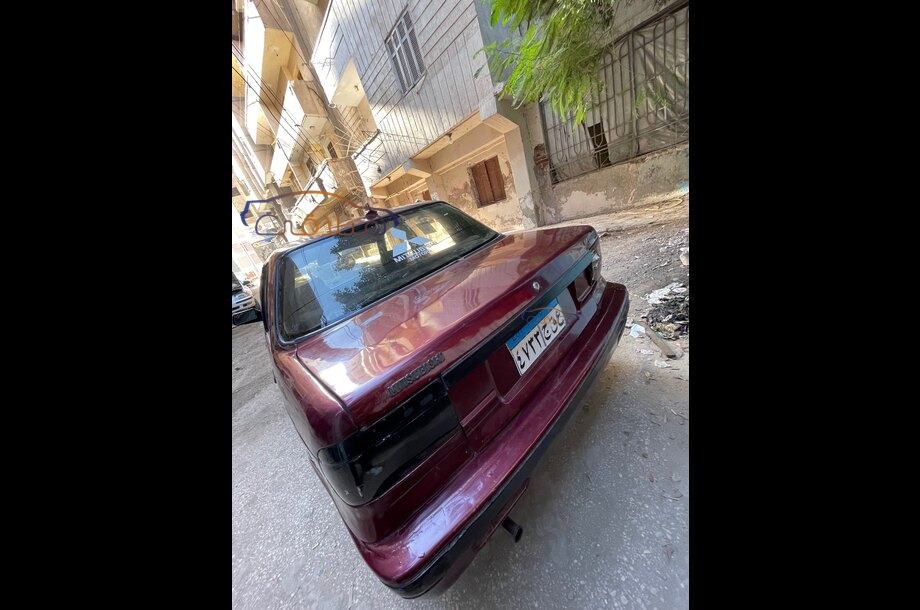 Lancer Mitsubishi احمر غامق