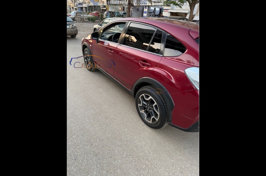 XV Subaru احمر