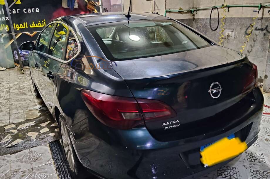 Astra Opel أخضر