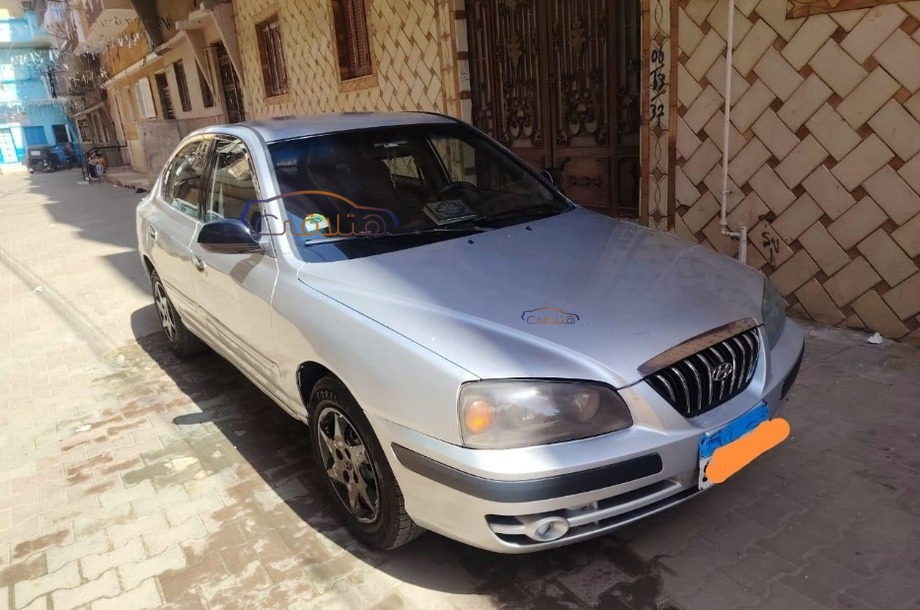 Elantra Hyundai فضي
