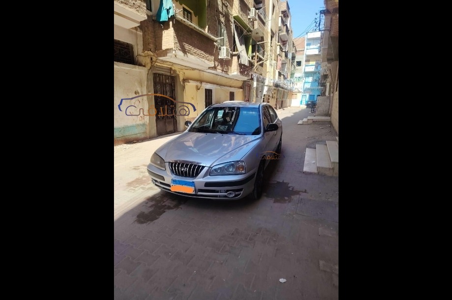 Elantra Hyundai فضي