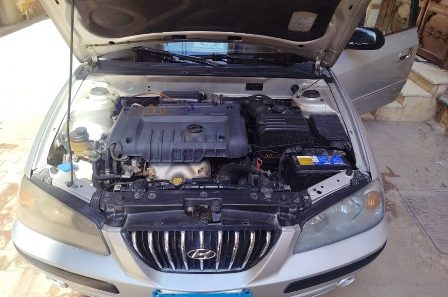 Elantra Hyundai فضي