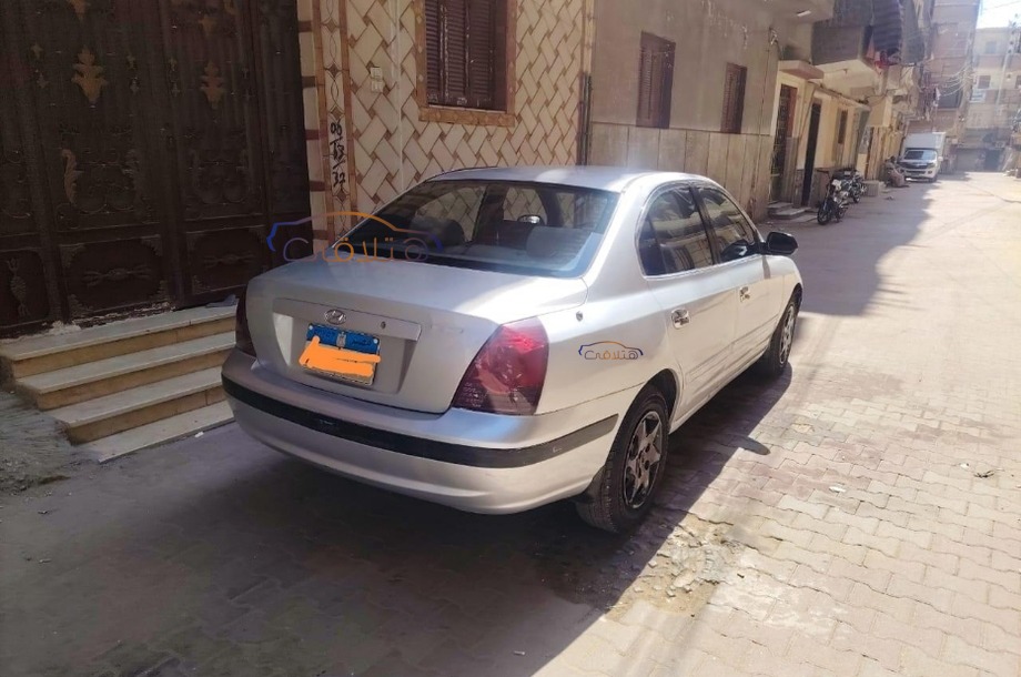 Elantra Hyundai فضي