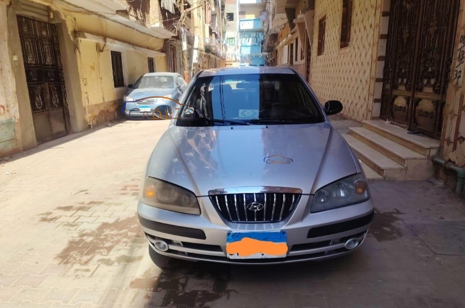 Elantra Hyundai فضي
