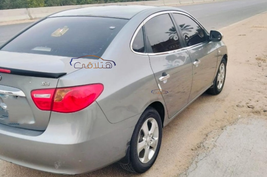 Elantra Hyundai Dark grey