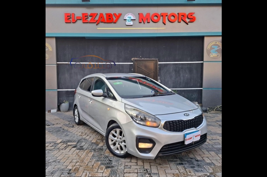 Carens Kia فضي