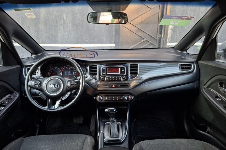 Carens Kia فضي