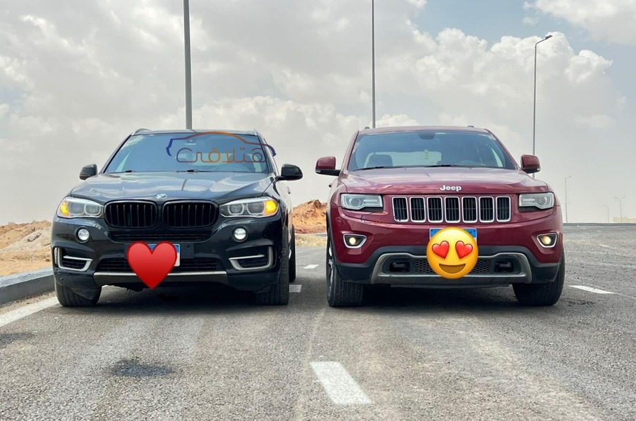 Cherokee Jeep احمر