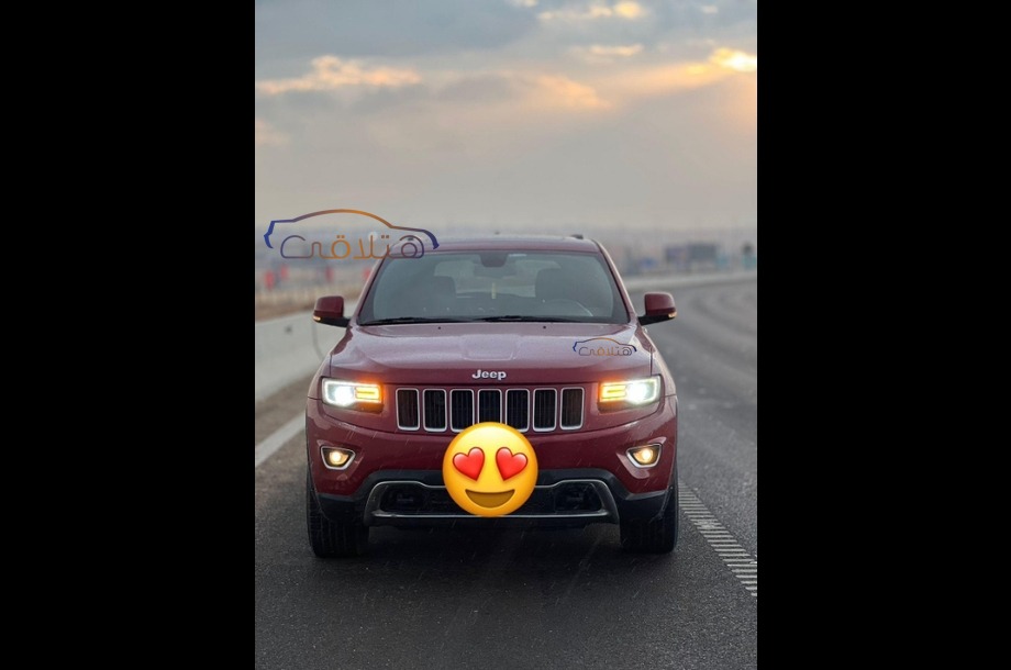 Cherokee Jeep احمر