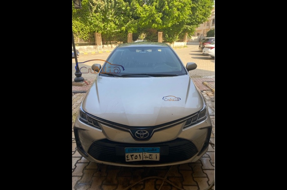 Corolla Toyota ذهبي