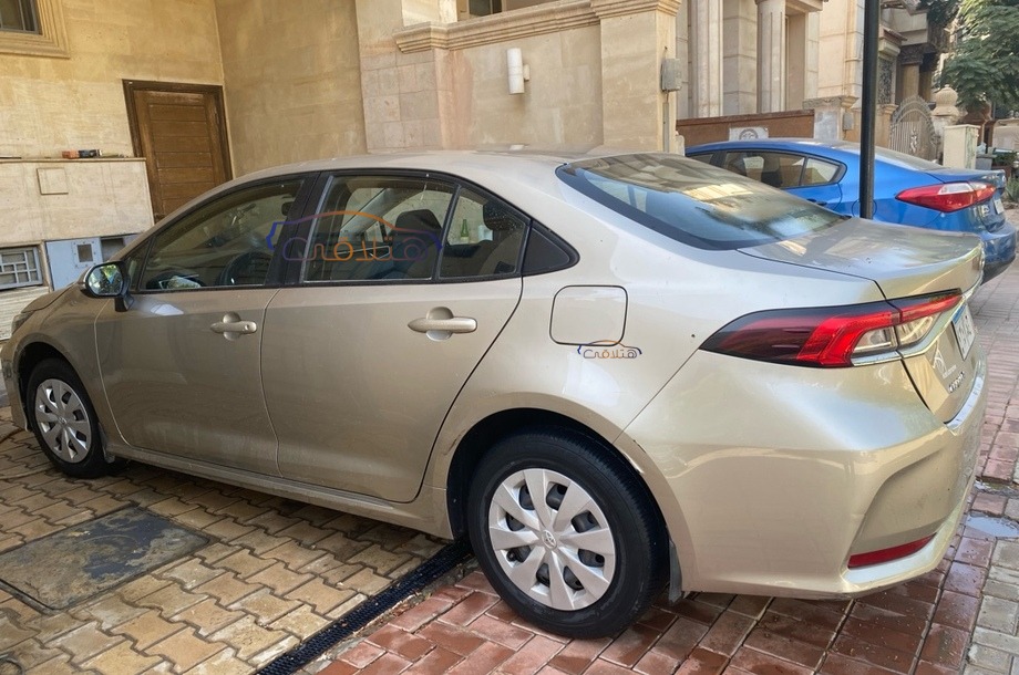 Corolla Toyota ذهبي