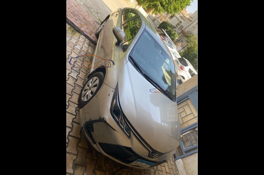 Corolla Toyota ذهبي