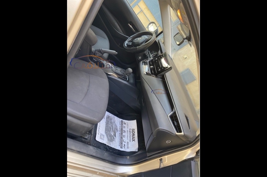 Corolla Toyota ذهبي