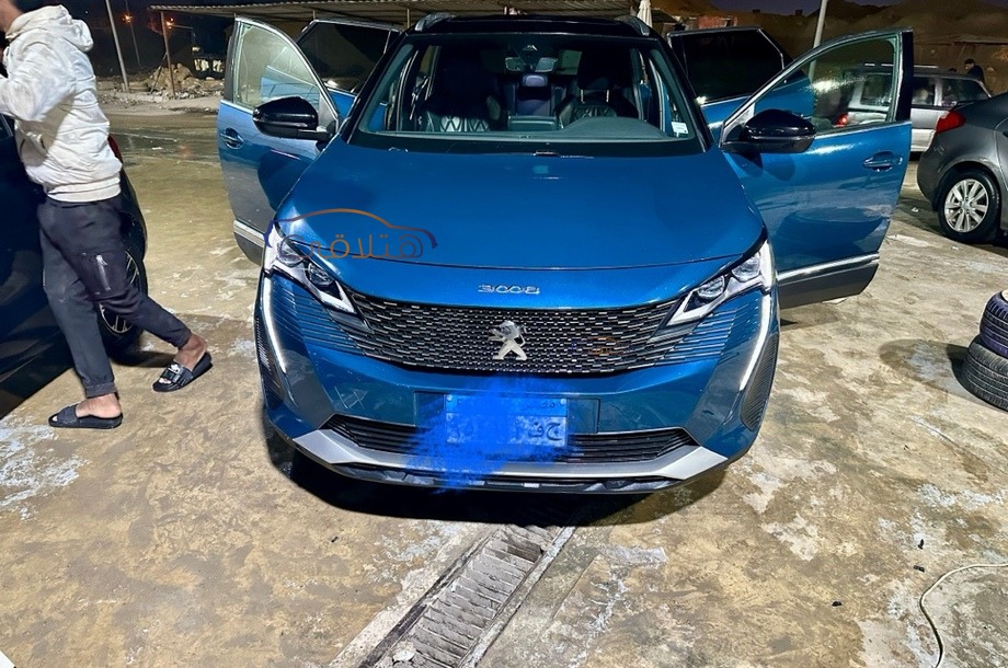 3008 Peugeot الأزرق الداكن