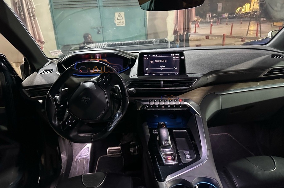 3008 Peugeot الأزرق الداكن