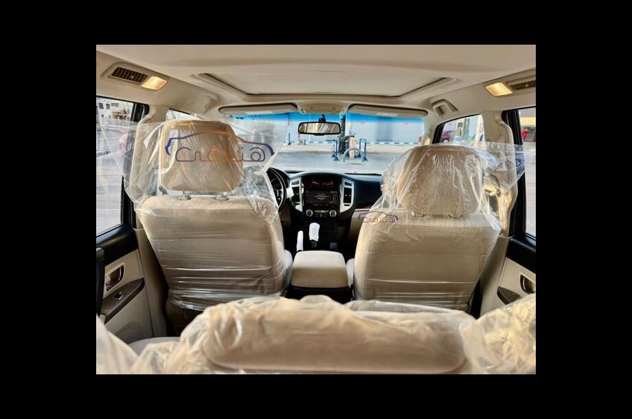 Pajero Mitsubishi فضي