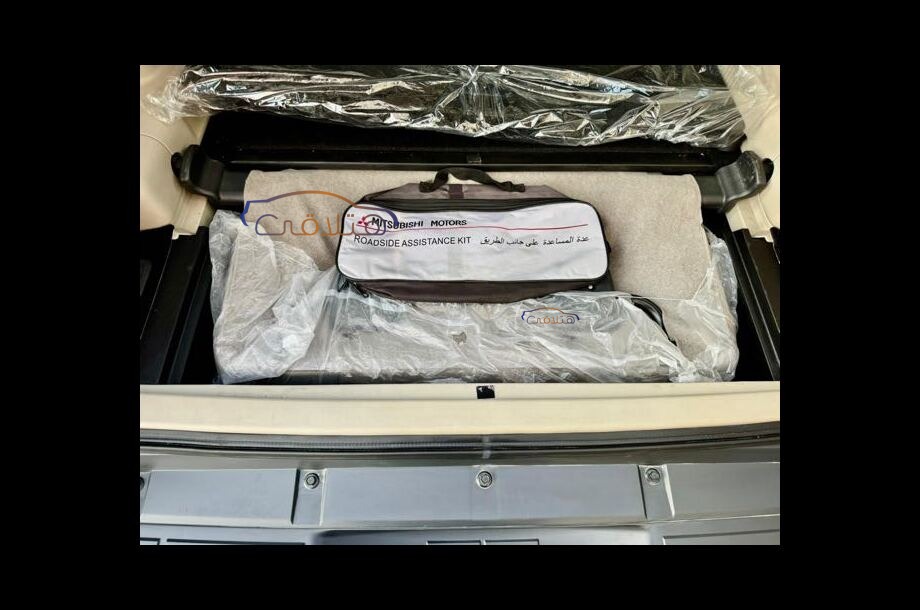 Pajero Mitsubishi فضي