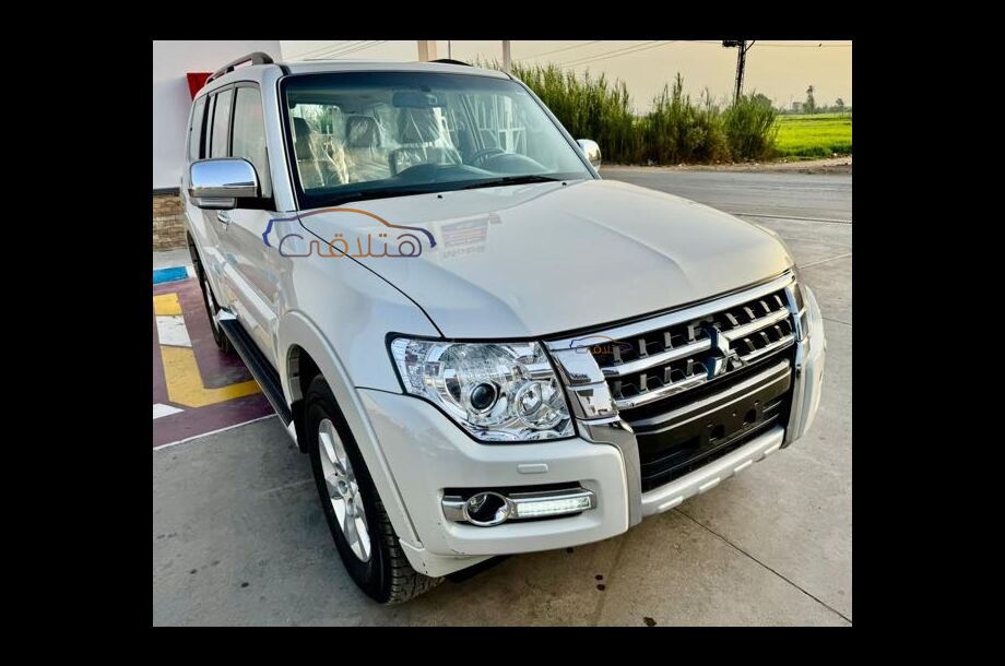 Pajero Mitsubishi فضي