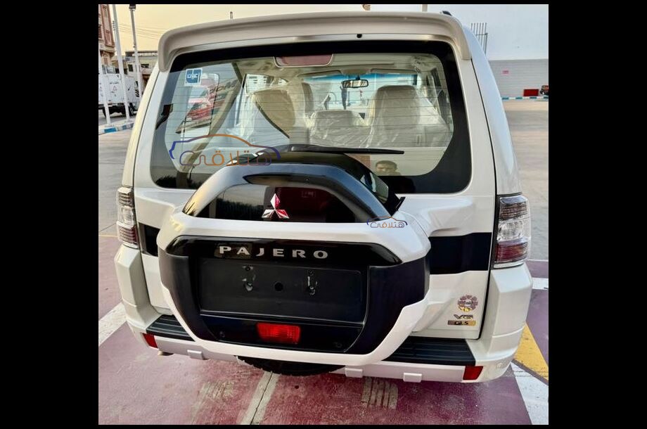 Pajero Mitsubishi فضي