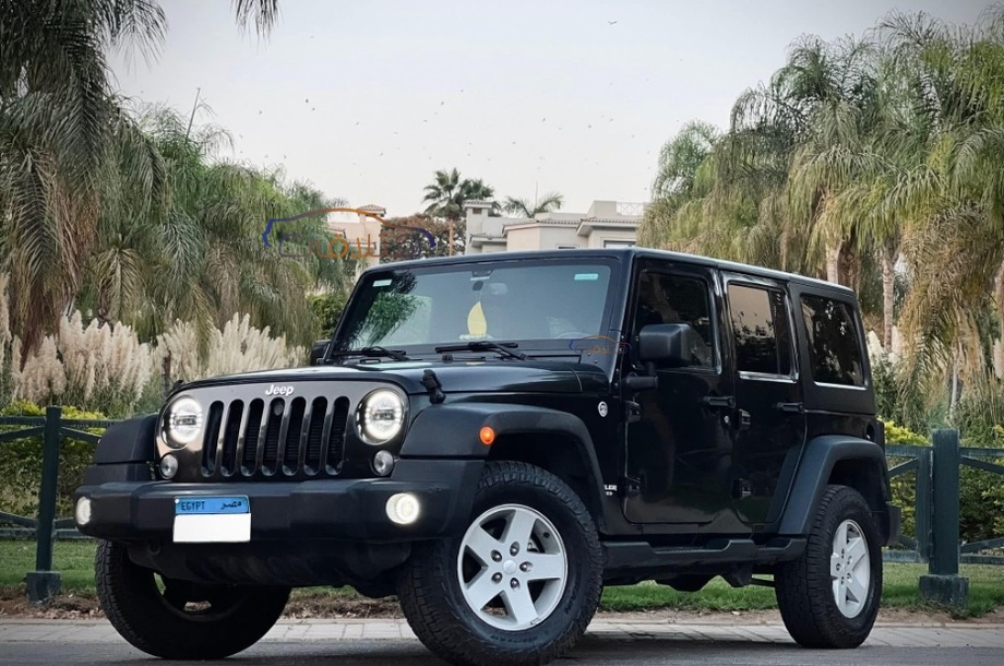 Wrangler Jeep أسود