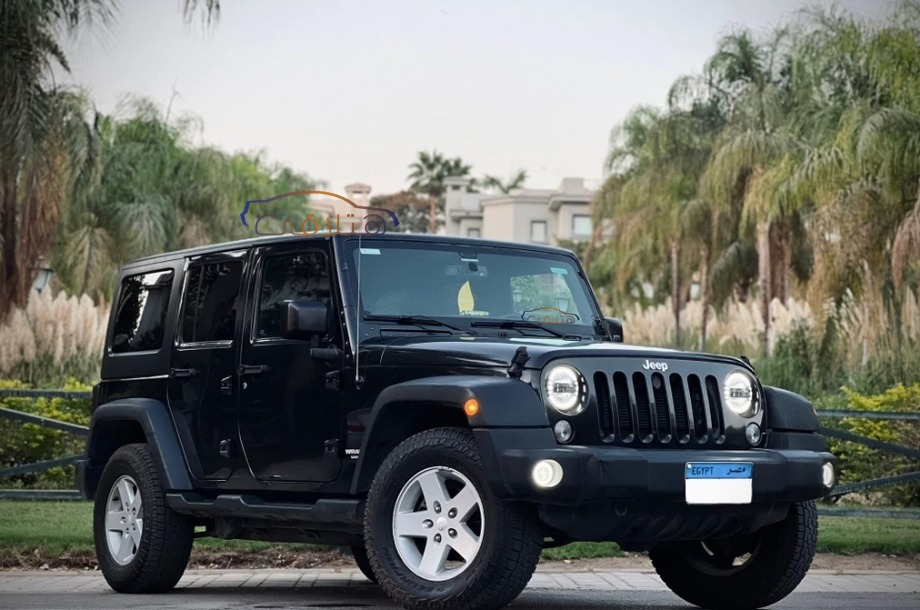 Wrangler Jeep أسود