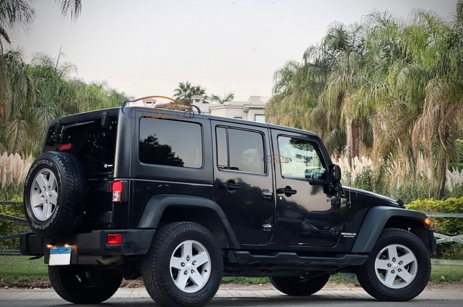 Wrangler Jeep أسود