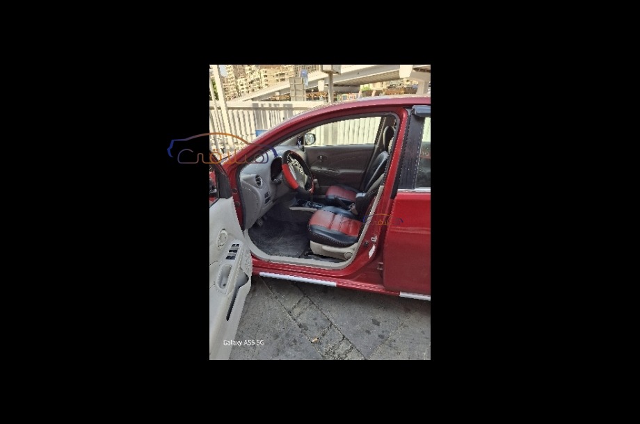 Sunny Nissan احمر