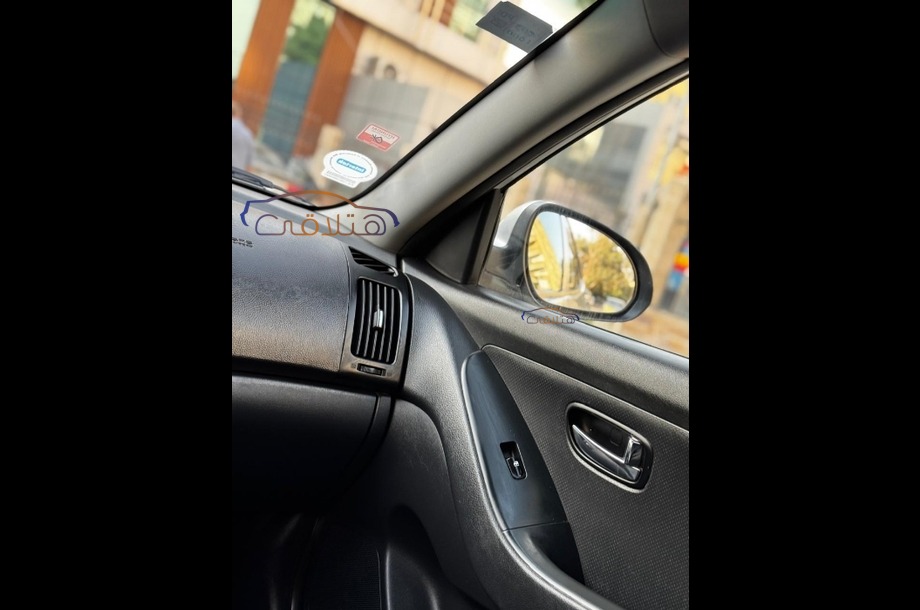 Elantra HD Hyundai فضي