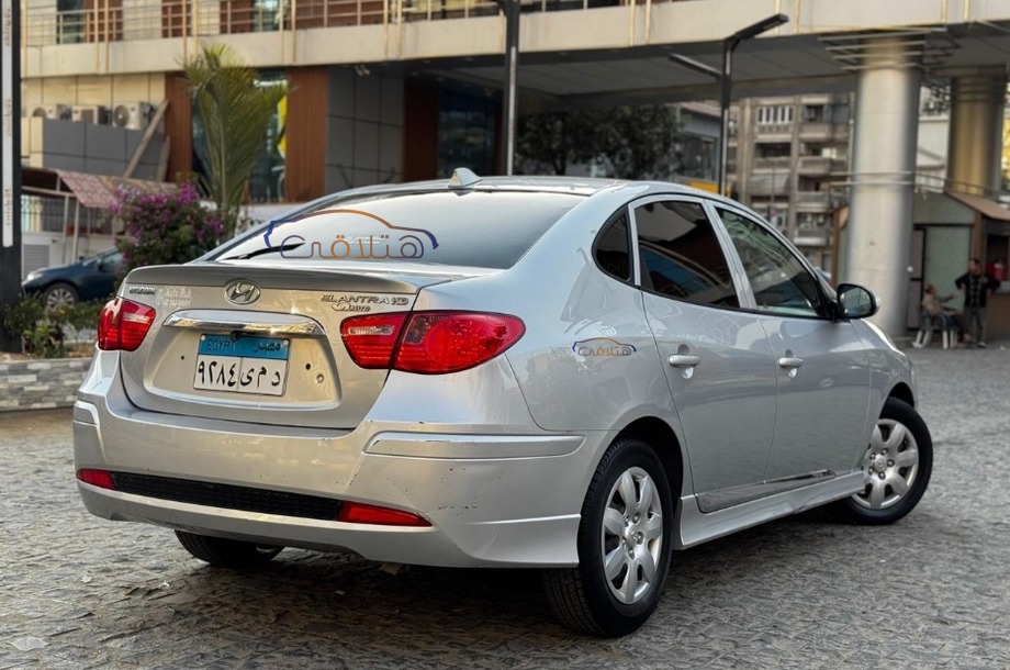Elantra HD Hyundai فضي