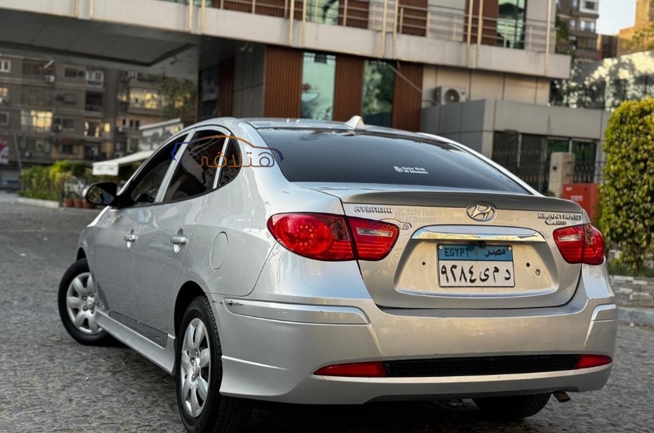 Elantra HD Hyundai فضي