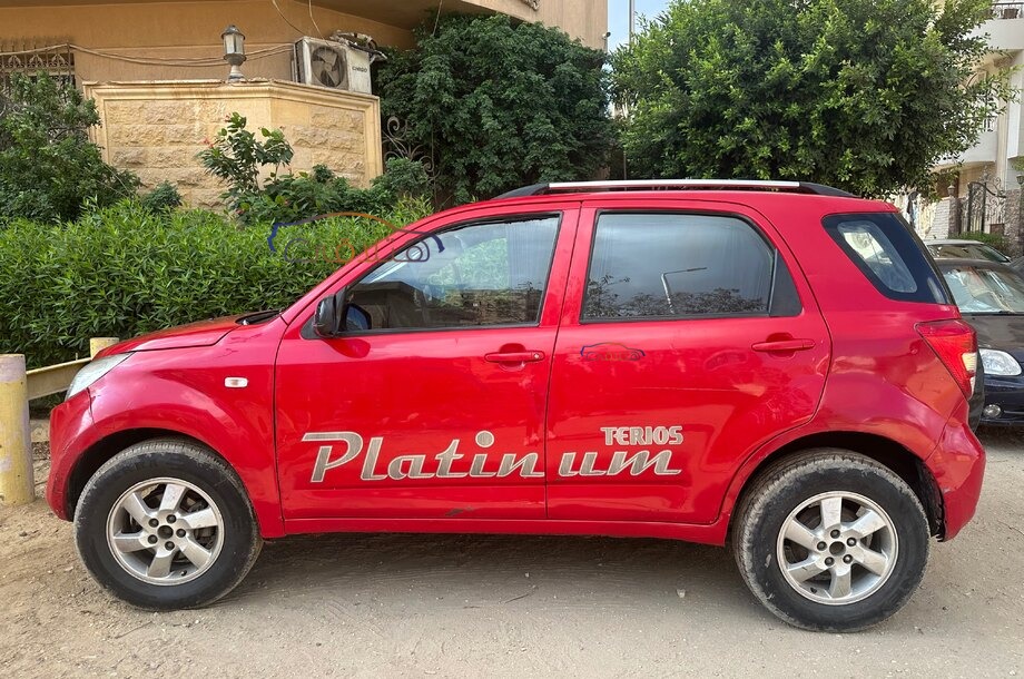 Terios Daihatsu احمر